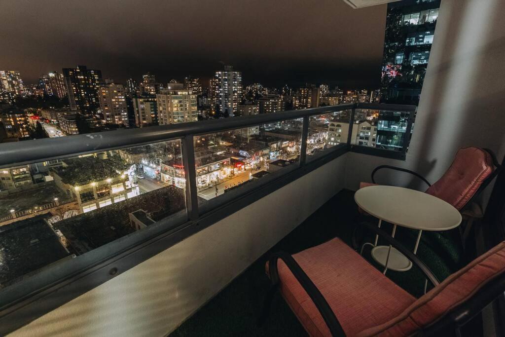 Modern Condo In The Heart Of Dt Overlooking City Vancouver Eksteriør billede