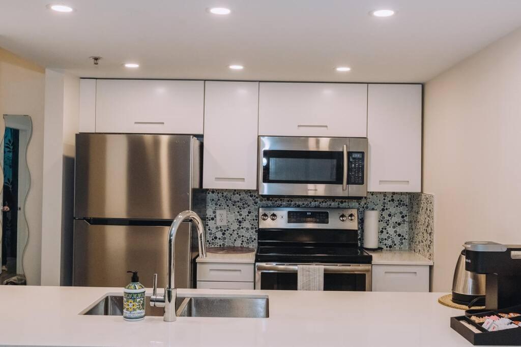 Modern Condo In The Heart Of Dt Overlooking City Vancouver Eksteriør billede