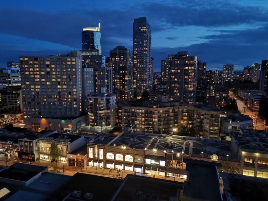 Modern Condo In The Heart Of Dt Overlooking City Vancouver Eksteriør billede