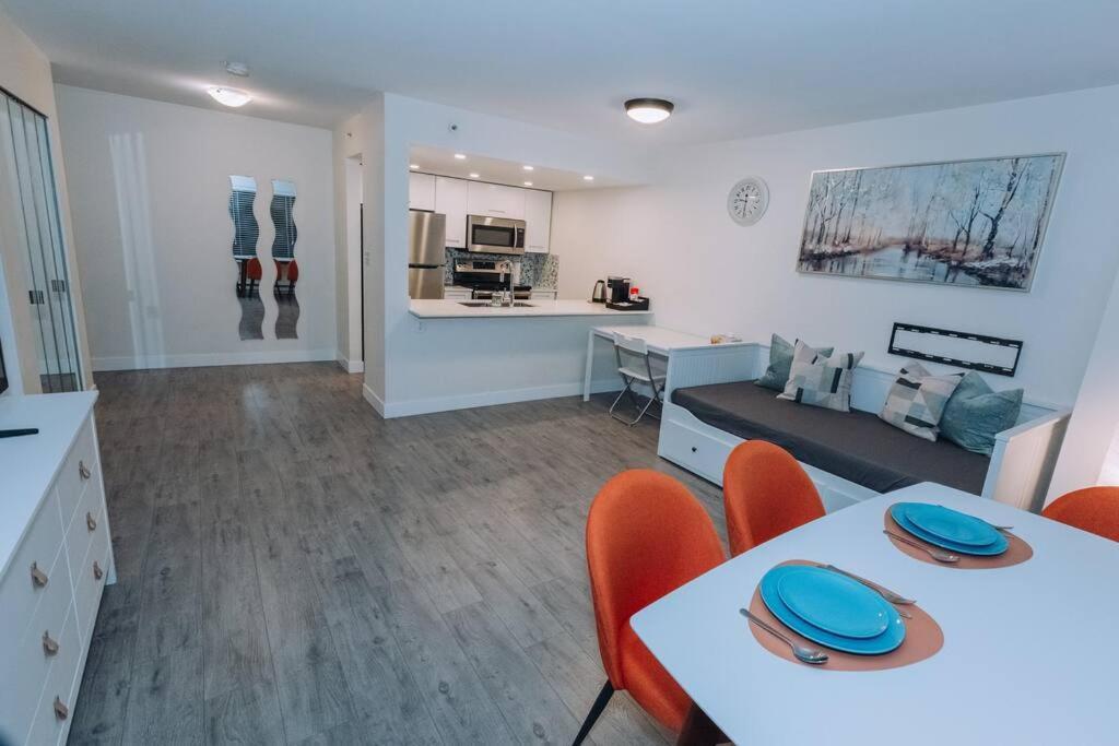 Modern Condo In The Heart Of Dt Overlooking City Vancouver Eksteriør billede
